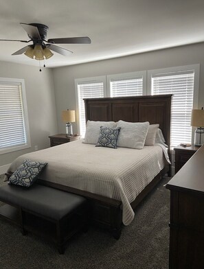 5 bedrooms, desk, iron/ironing board, travel crib