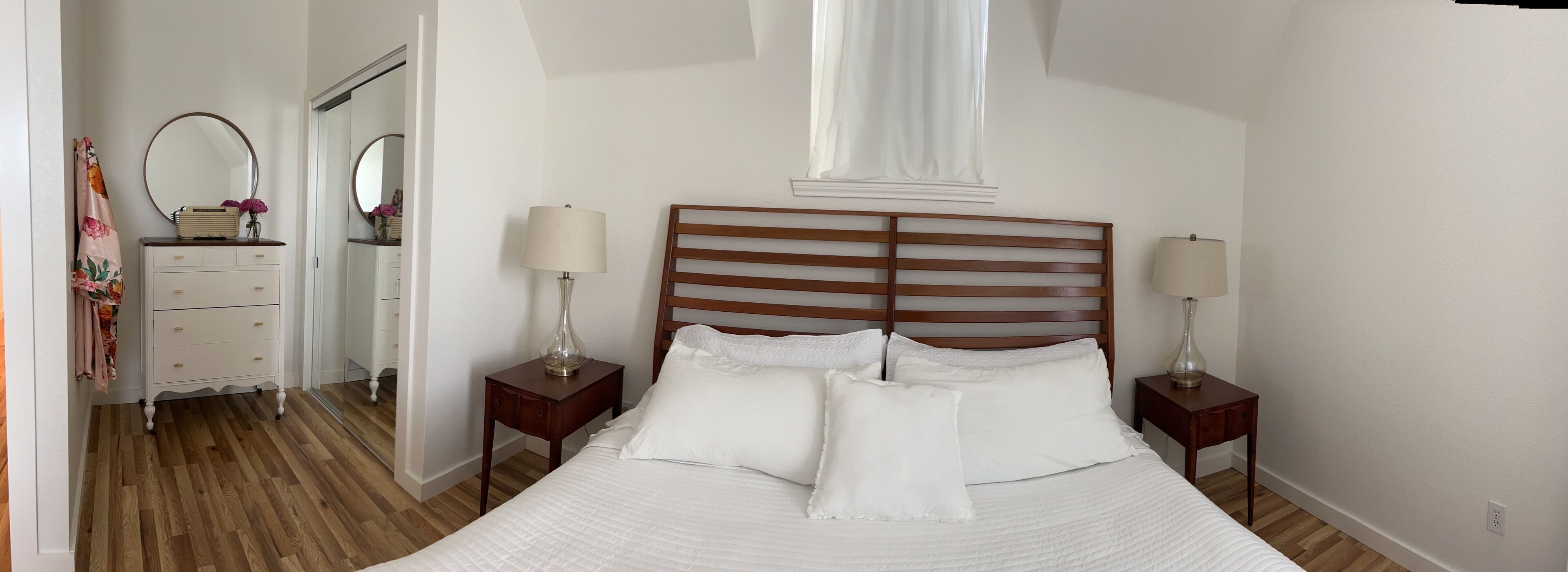 2 slaapkamers, een bureau, een strijkplank/strijkijzer, gratis wifi