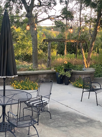 Outdoor dining. Comfy 2bedroom/1 bath apt, with a pool, large patio, near downtown Weatherford.