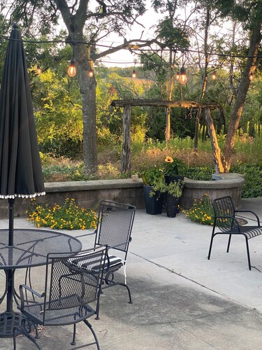 Comfy 2bedroom/1 bath apt, with a pool, large patio, near downtown Weatherford. 