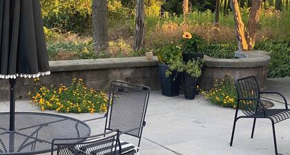 Comfy 2bedroom/1 bath apt, with a pool, large patio, near downtown Weatherford.