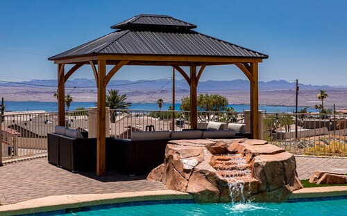 AMAZING LAKE VIEWS AND POOL!!
