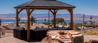 AMAZING LAKE VIEWS AND POOL!!