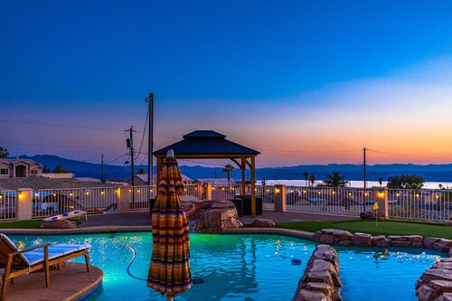 AMAZING LAKE VIEWS AND POOL!!