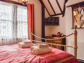4 bedrooms, free WiFi, bed sheets
