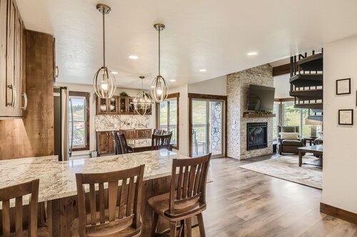 True Ski-In, Ski-Out, Peak 8 base Breckenridge, Sleeps up to 12  Newly Renovated