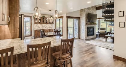 True Ski-In, Ski-Out, Peak 8 base Breckenridge, Sleeps up to 12 Newly Renovated