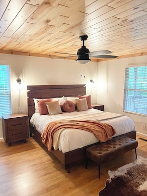 2 soverom, skrivebord, strykejern/-brett og wi-fi (inkludert)