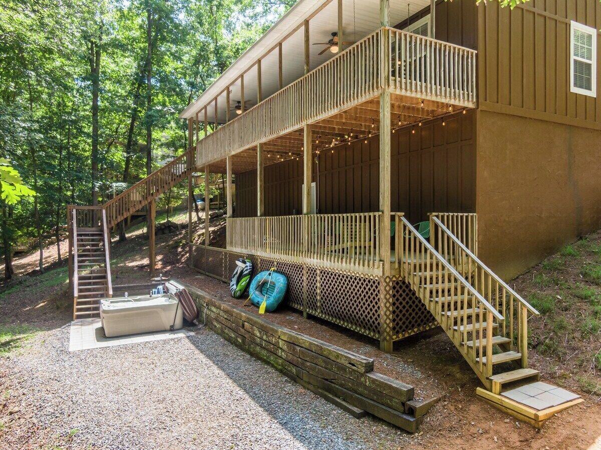 “The deck is so comfy and and gives you an amazing view of the river and all the deer!” -Rebekah 2022
