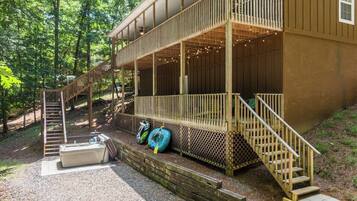 “The deck is so comfy and and gives you an amazing view of the river and all the deer!” -Rebekah 2022