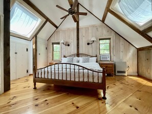 2 bedrooms, desk, travel crib, free WiFi