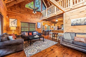 Smart TV, caminetto, videogiochi