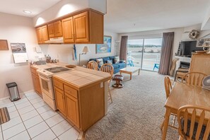 Private kitchen - Waters Edge 412 (Lincoln City)