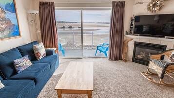 Condo, 1 King Bed with Sofa bed (Waters Edge 412) | Living room