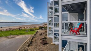 Condo, 1 King Bed with Sofa bed (Waters Edge 412) | Property grounds - Waters Edge 412 (Lincoln City)