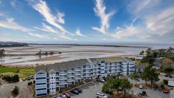 Condo, 1 King Bed with Sofa bed (Waters Edge 412) | Exterior