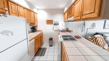 Condo, 1 King Bed with Sofa bed (Waters Edge 412) | Private kitchen