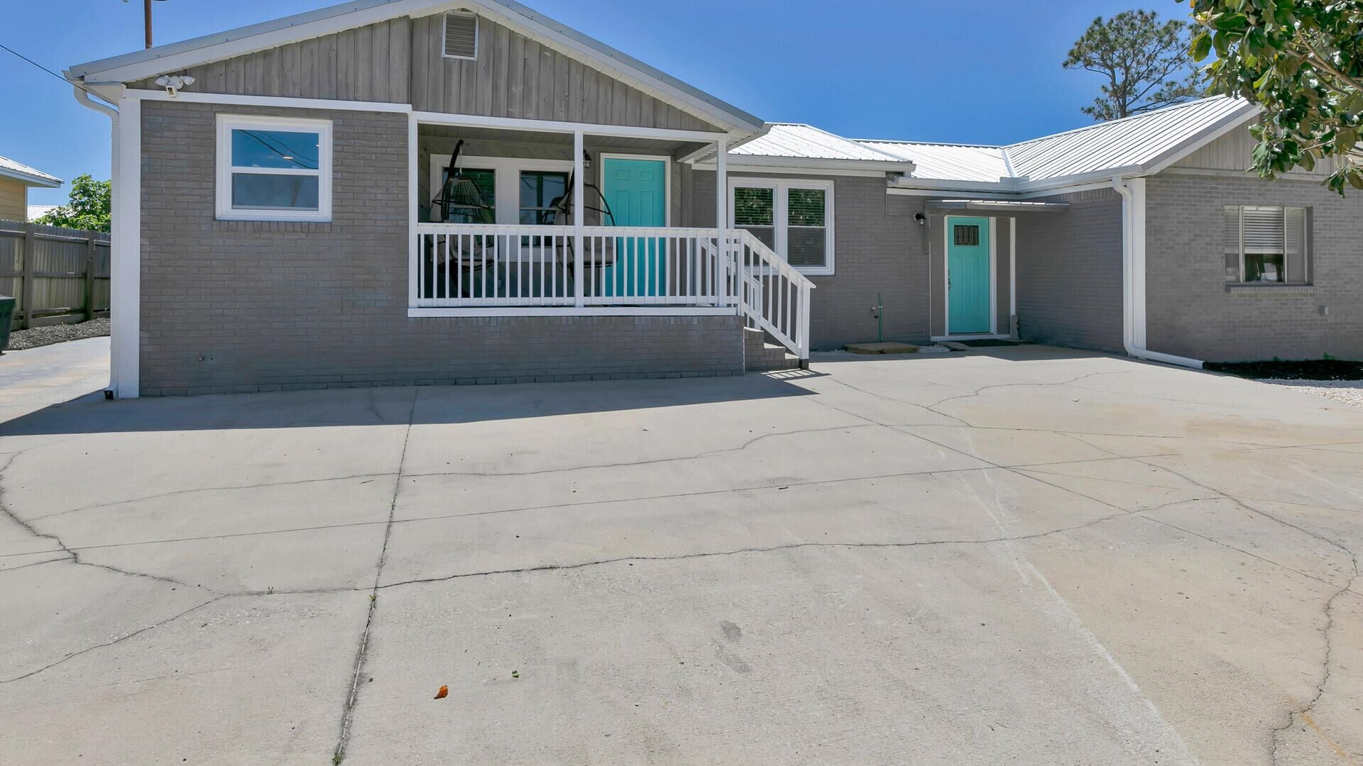 3 br/3b house on 30A! Walk to beach. Hammocks!