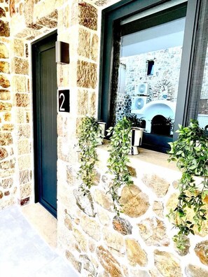 Deluxe-værelse - 1 soveværelse | Premium-sengetøj, minibar, pengeskab på værelset, skrivebord