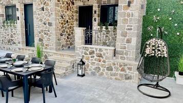 Quarto luxo, 1 quarto | Roupas de cama premium, frigobar, cofres nos quartos, escrivaninha