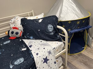 2 bedrooms, desk, iron/ironing board, travel crib