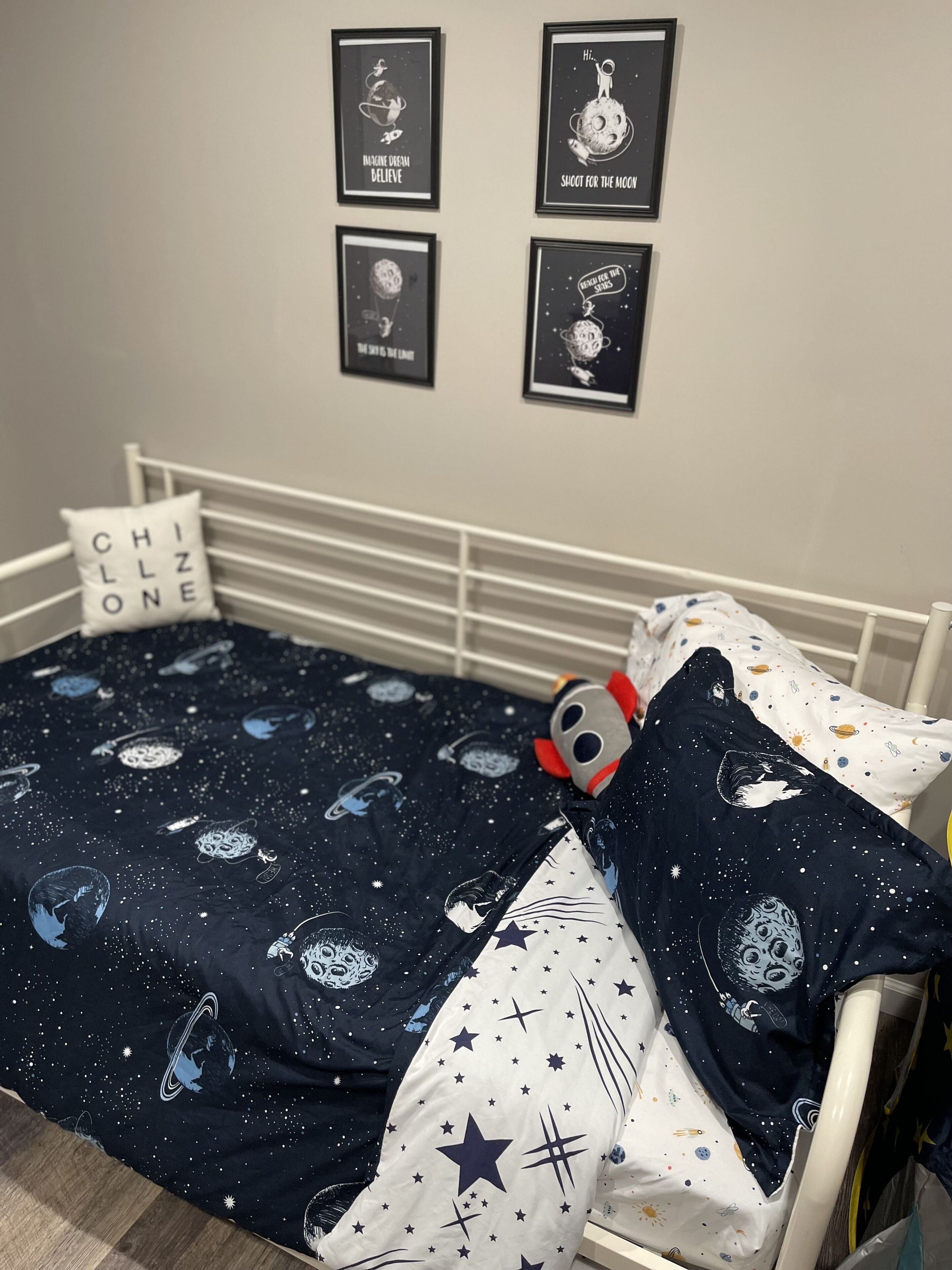 2 bedrooms, desk, iron/ironing board, travel crib