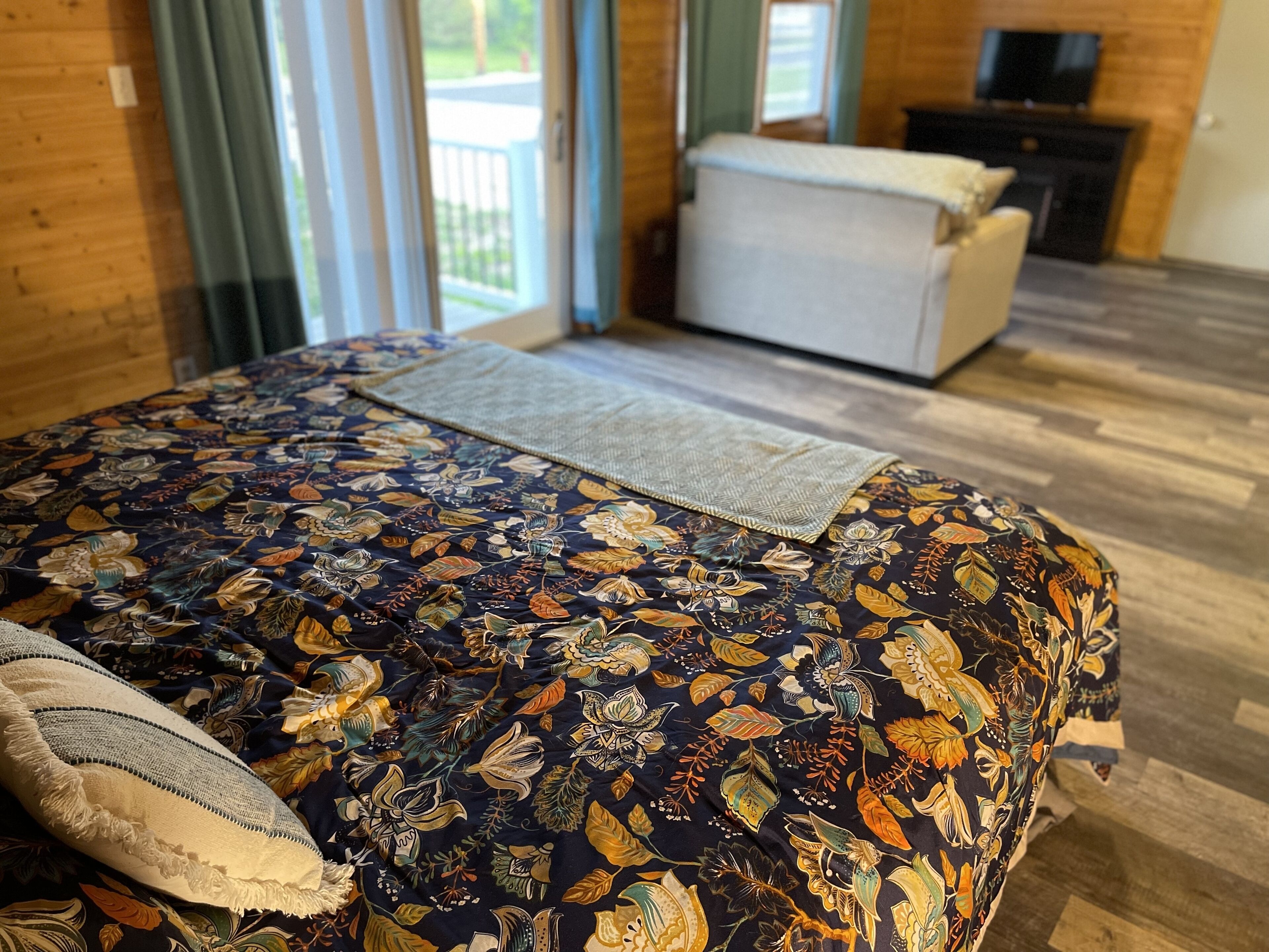 2 bedrooms, desk, iron/ironing board, travel crib