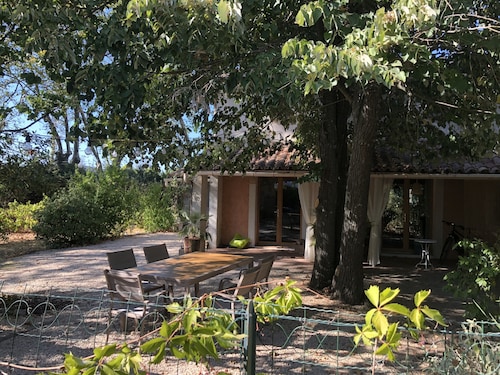 CHARMING HOUSE WITH POOL.... IN A GREEN SETTING, NEAR UZES.