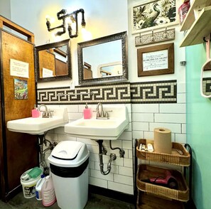 Bathroom - Interfaith Retreats  (New York)