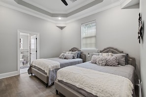 3 bedrooms, iron/ironing board, WiFi, bed sheets