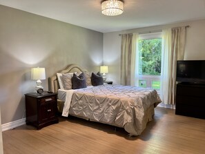 3 bedrooms, in-room safe, desk, iron/ironing board