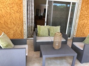 Property grounds - Villa within walking distance to the beach!!! (Saly)