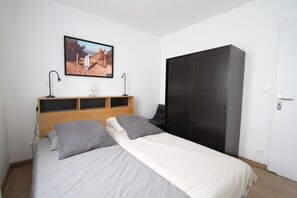 3 chambres, fer et planche à repasser, Wi-Fi gratuit, draps fournis