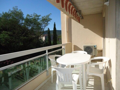 Beautiful air-conditioned apartment 100m from the beach
