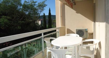 Beautiful air-conditioned apartment 100m from the beach