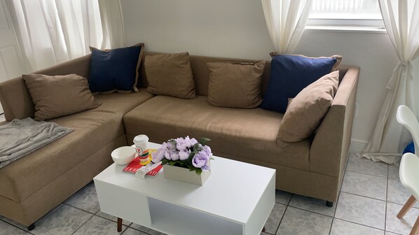Living area - 10 min from beach,near designe district (Miami)
