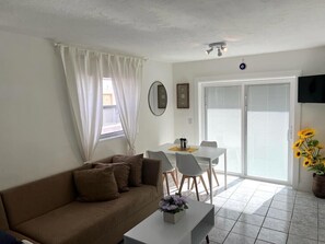 Dining - 10 min from beach,near designe district (Miami)