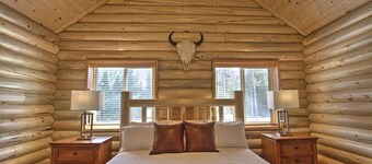 Log home-4.9 miles from Yellowstone's west gate! Great for snowmobiler groups.