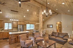 Smart-tv, pejs, bordfodbold, bøger