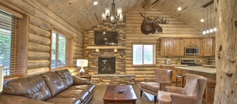 Log home-4.9 miles from Yellowstone's west gate! Great for snowmobiler groups.