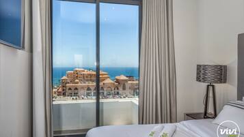 3 chambres, coffres-forts dans les chambres, fer et planche Ă repasser