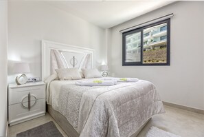 2 bedrooms, in-room safe, iron/ironing board, free WiFi