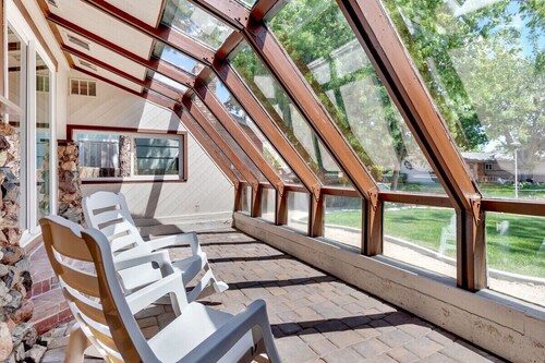 July 4th~UNR~Downtown~Family~Sleeps 10~RenoRetreat