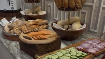 Desayuno continental gratuito y diario