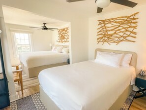Room #9, King and Queen Bed, Sea View | Premium-sengetøj, gratis Wi-Fi, sengetøj