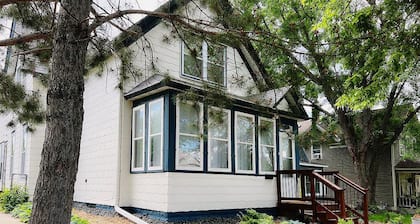 ***Hygge Home Minutes from DT St. Paul***