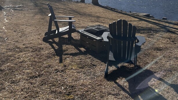 A lakeside view with a picnic table and chairs, a grill, and a clear sky. - Detox & Hike: Waterfront Oasis with Infrared Sauna & Shawangunk Mountains (wallkill)