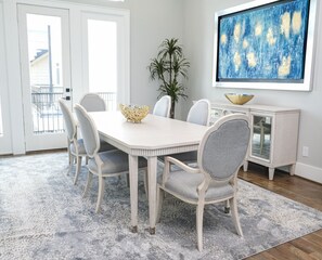 Dining - Elegant Lux Townhome. 3BD, 3.5BTH. DOWNTOWN HTX (Houston)