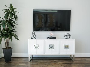 Interior - Elegant Lux Townhome. 3BD, 3.5BTH. DOWNTOWN HTX (Houston)