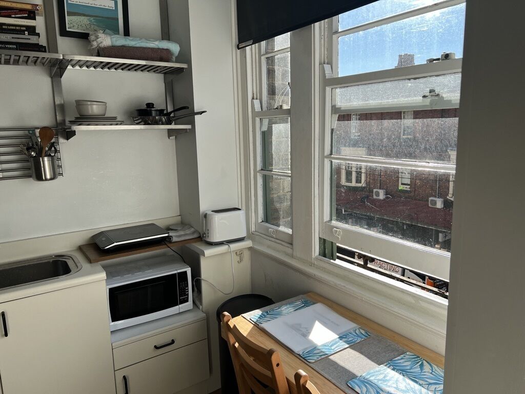 Lovely studio near Taylor Square